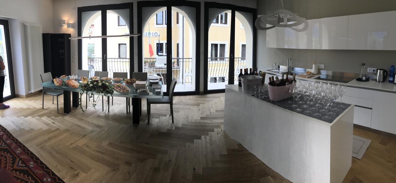 Suite La Castellana Torri Del Benaco Eksteriør billede